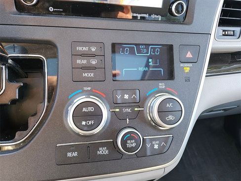 Used 2020 Toyota Sienna XLE image 18