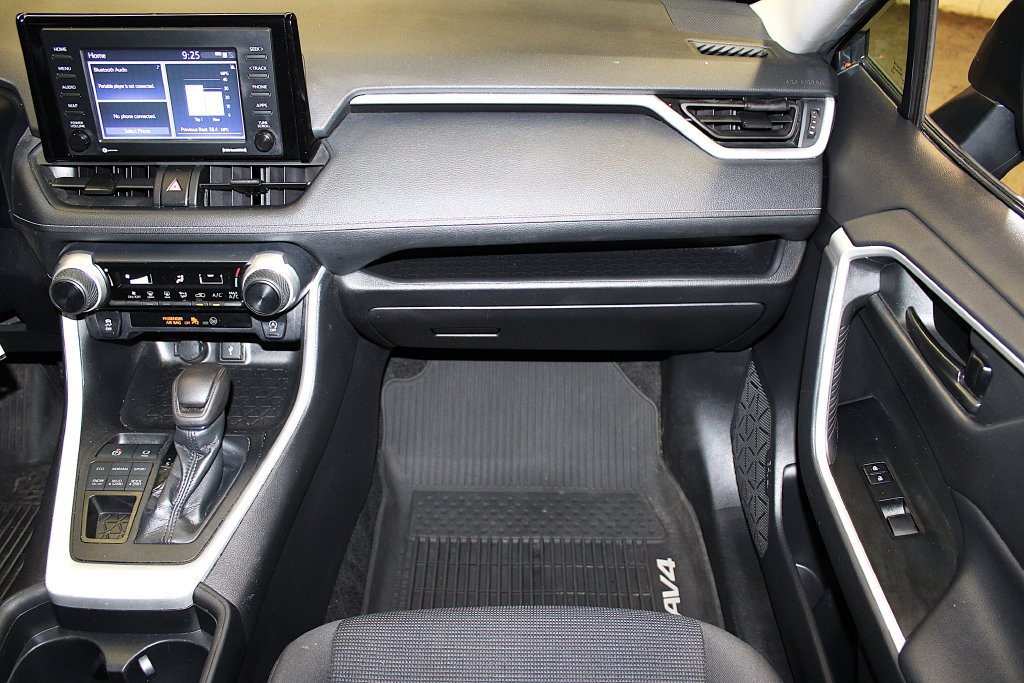 Used 2020 Toyota RAV4 LE w/ All Weather Liner Package AWD/4WD image 29
