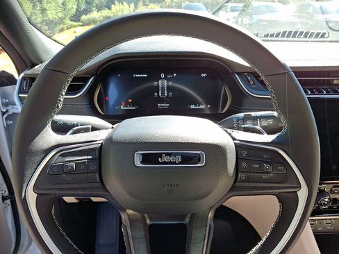 New 2025 Jeep Grand Cherokee Limited w/ Trailer Tow Package image 11