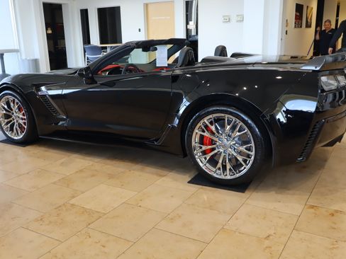 Used 2016 Chevrolet Corvette Z06 w/ 3LZ Preferred Equipment Group image 7