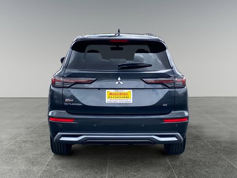 Used 2025 Mitsubishi Outlander AWD image 4