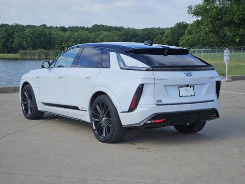New 2026 Cadillac Lyriq V w/ Exterior Carbon Fiber Package AWD/4WD image 4