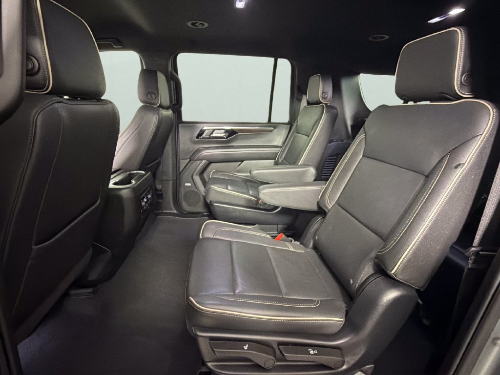 Used 2025 Chevrolet Suburban Premier RWD image 25