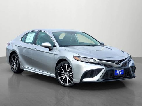 Used 2024 Toyota Camry SE image 8