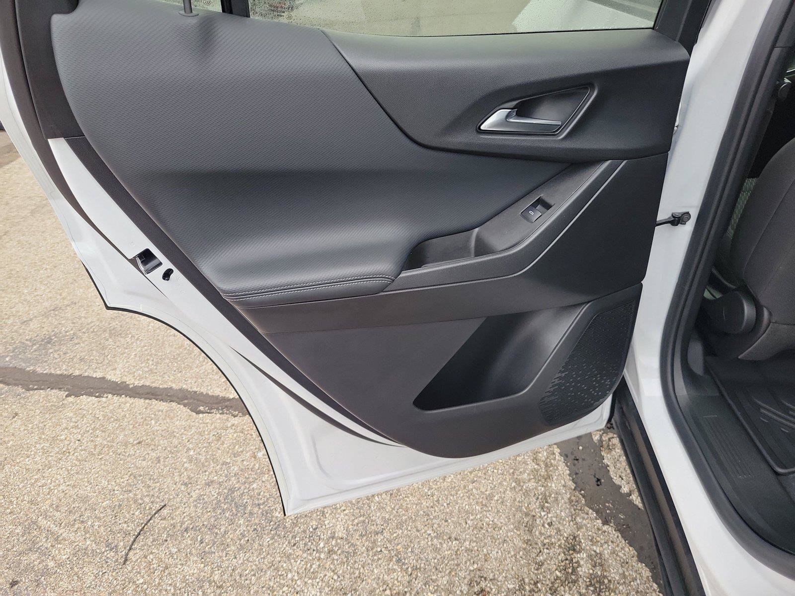 Used 2025 Chevrolet Equinox LT FWD image 13