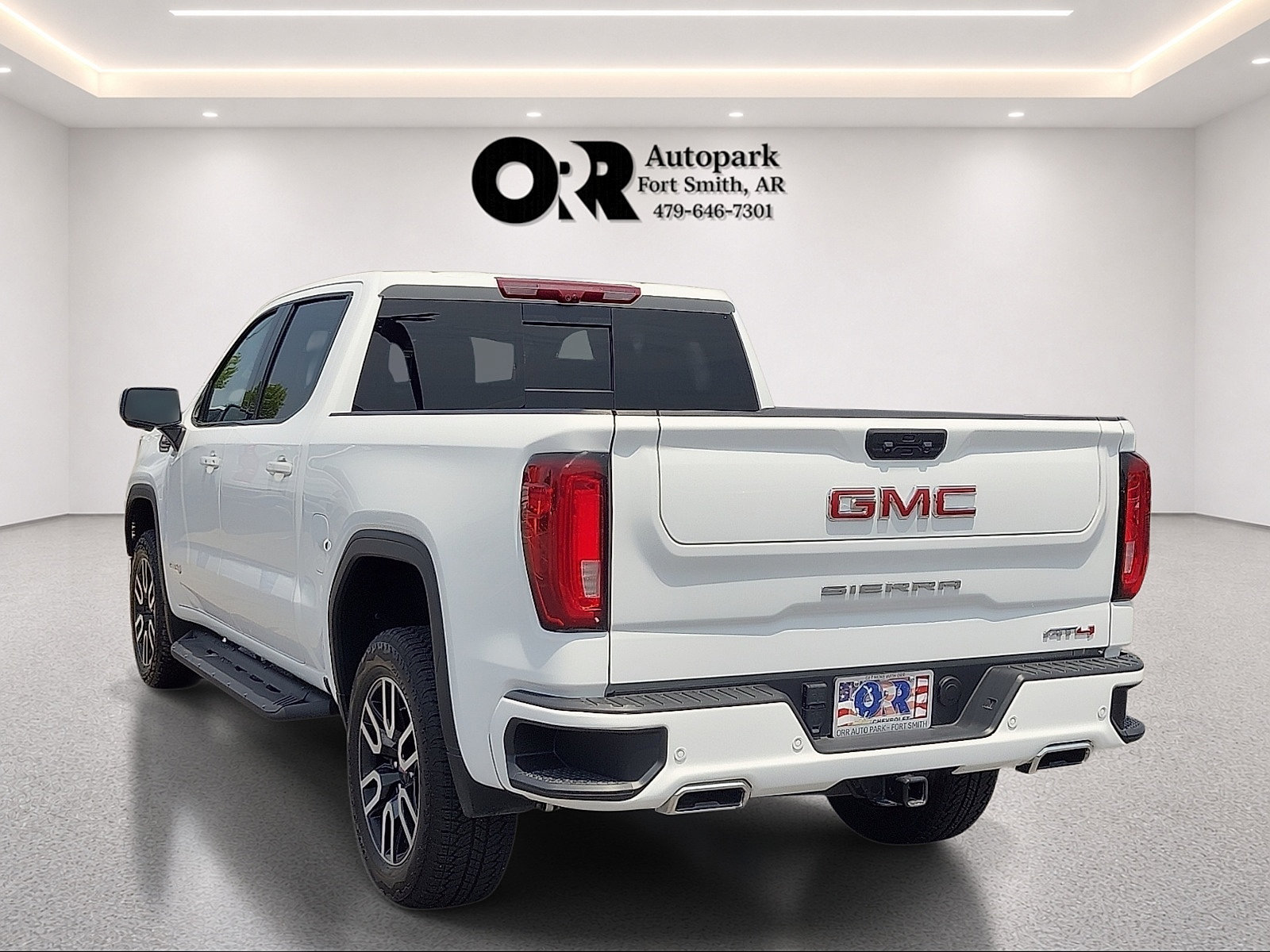 Used 2024 GMC Sierra 1500 AT4 w/ Technology Package AWD/4WD image 4