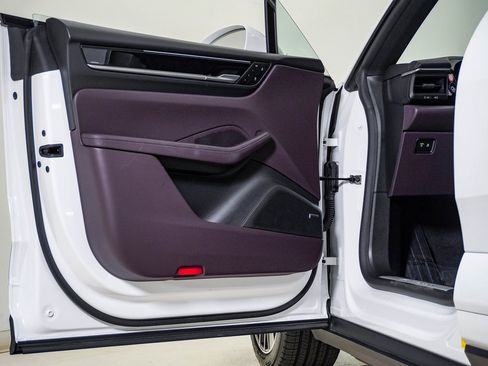 Certified 2025 Porsche Macan 4S Electric image 25