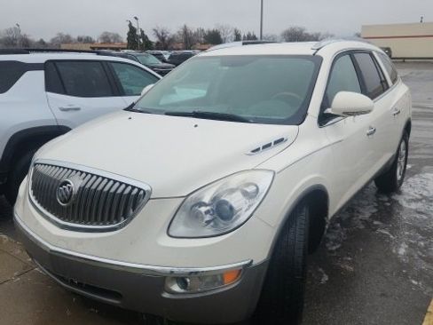 Used 2009 Buick Enclave CX w/ Driver Confidence Package image 2