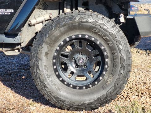 Used 2014 Jeep Wrangler Unlimited Rubicon w/ Connectivity Group image 10