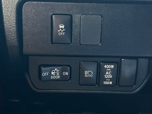 Used 2022 Toyota Tacoma TRD Off-Road w/ Technology Package AWD/4WD image 31