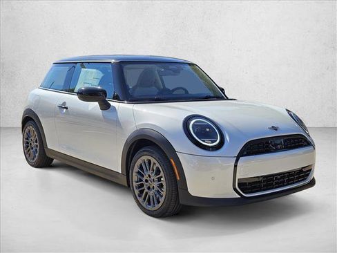 Used 2025 MINI Cooper 2-Door Hardtop image 6