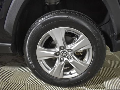 Used 2025 Toyota RAV4 XLE FWD image 37