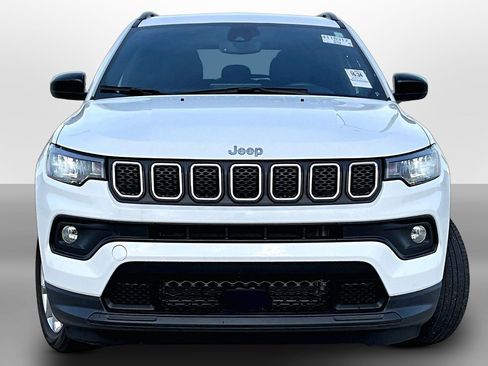 Used 2023 Jeep Compass Latitude AWD/4WD image 3
