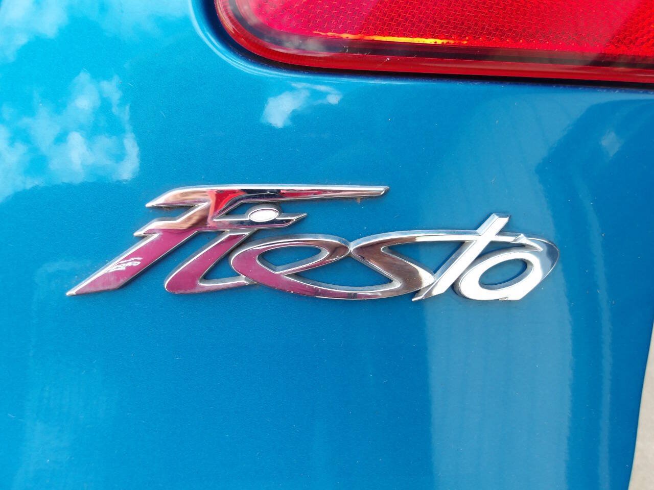 Used 2013 Ford Fiesta SE FWD image 36