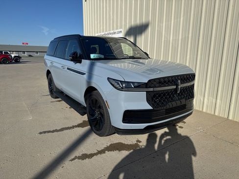 New 2025 Lincoln Navigator Reserve w/ Jet Appearance Package image 2