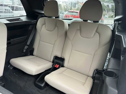 New 2026 Volvo XC90 B6 Plus w/ Protection Package Premier image 17
