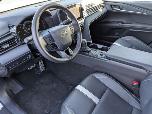 Used 2025 Toyota Camry SE image 17