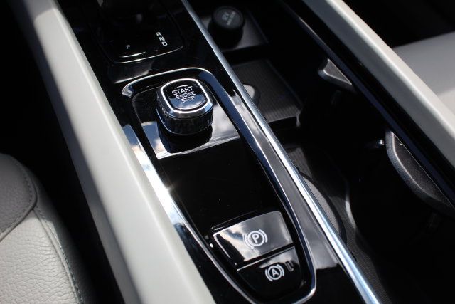 Certified 2024 Volvo XC60 B5 Plus w/ Climate Package AWD/4WD image 27