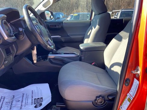 Used 2016 Toyota Tacoma SR image 5