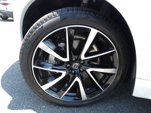 Certified 2025 Volvo XC90 B6 Plus w/ Protection Package Premier AWD/4WD image 31