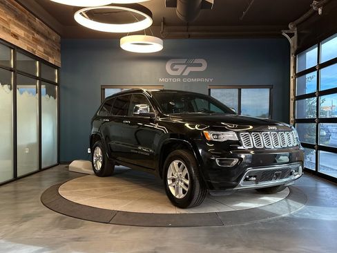 Used 2017 Jeep Grand Cherokee Overland w/ Jeep Active Safety Group AWD/4WD image 1