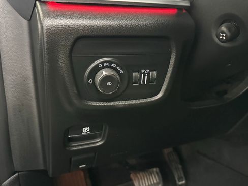 Used 2023 Jeep Grand Cherokee L Summit w/ Advanced Protech Group IV AWD/4WD image 28