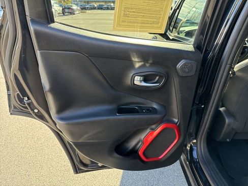 Used 2015 Jeep Renegade Trailhawk w/ Popular Equipment Group image 37