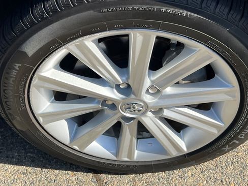 Used 2014 Toyota Camry XLE w/ Convenience Package FWD image 15