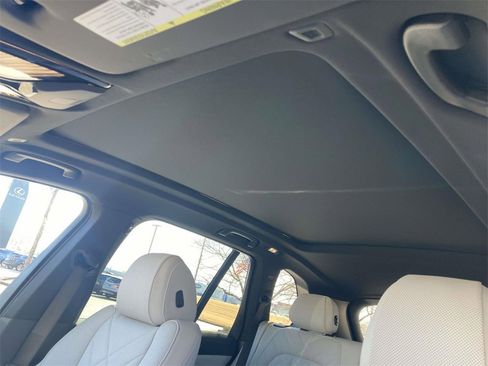 Used 2025 BMW X5 xDrive50e w/ Premium Package image 13