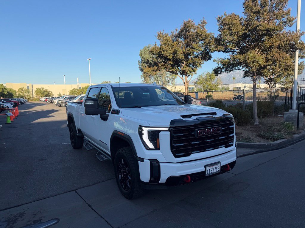 Used 2024 GMC Sierra 2500 AT4 w/ Technology Package AWD/4WD image 2