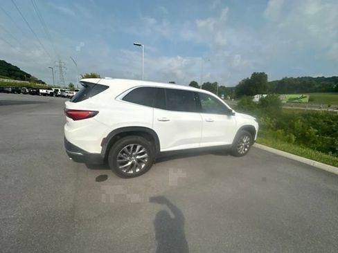 Used 2025 Buick Enclave Preferred AWD/4WD image 35