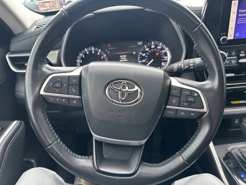 Used 2023 Toyota Highlander L image 10