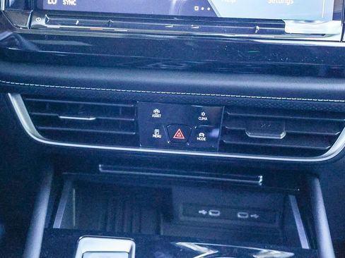 New 2026 Volkswagen Atlas Cross Sport SE image 23