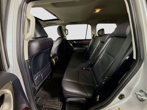 Used 2018 Lexus GX 460 image 18