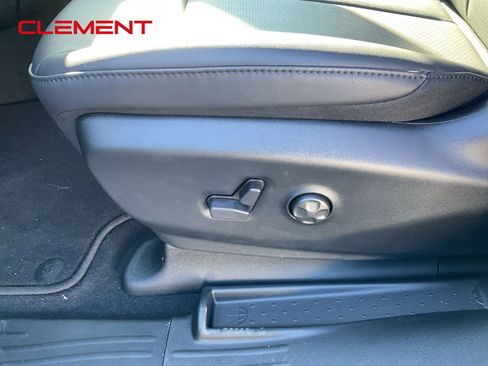 New 2026 Chrysler Pacifica Select FWD image 18