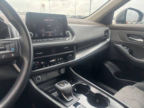 Used 2023 Nissan Rogue SV image 15