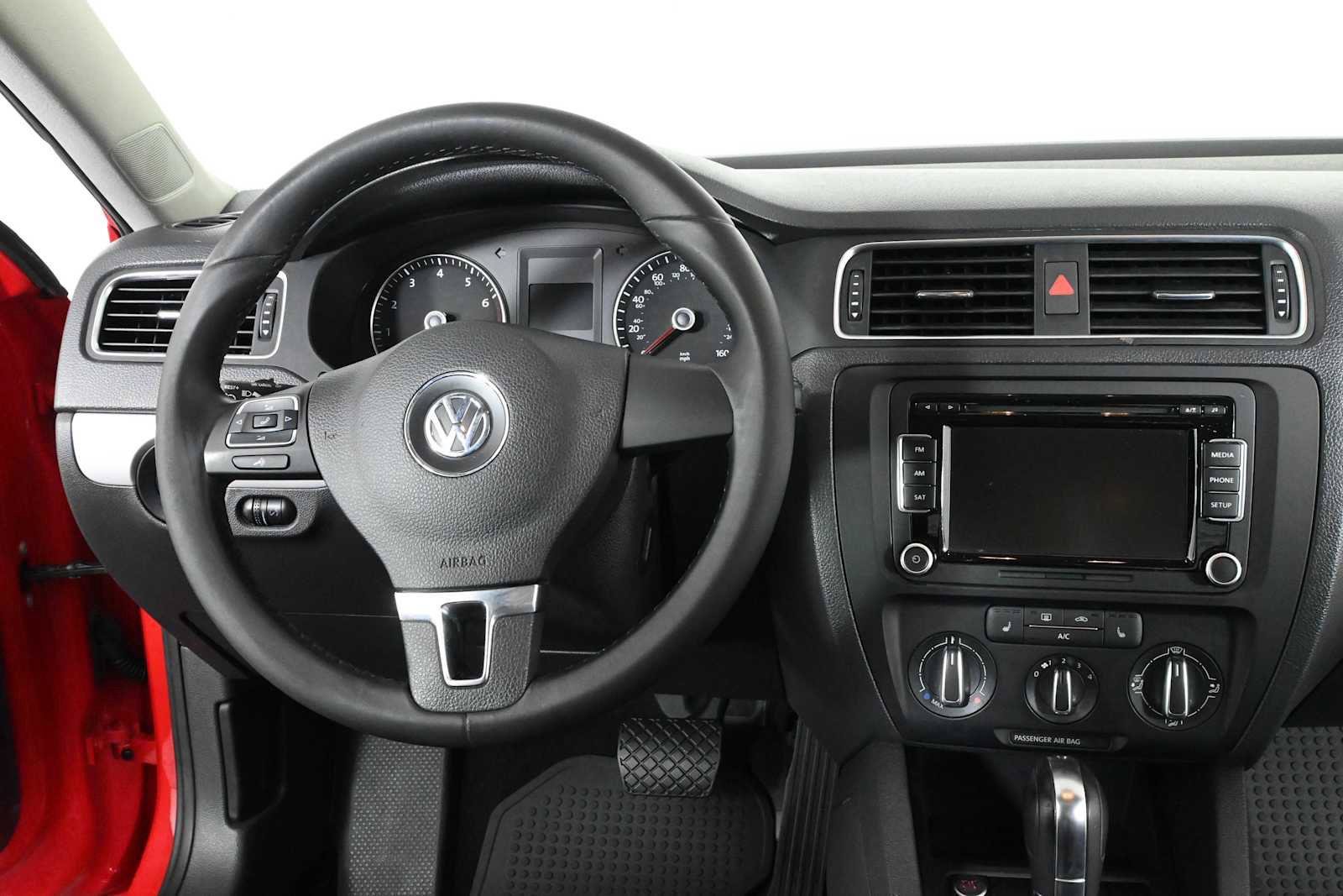 Used 2014 Volkswagen Jetta SE FWD image 3