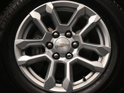 Used 2023 Chevrolet Silverado 1500 LT AWD/4WD image 9