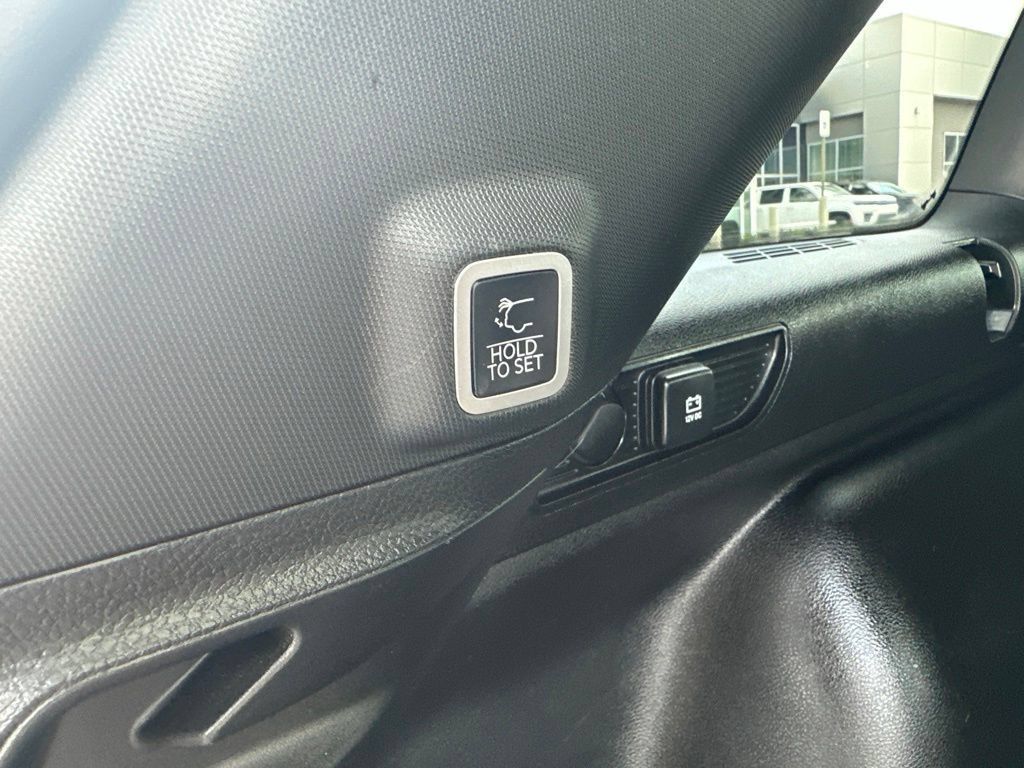 Used 2024 Jeep Grand Cherokee Laredo X w/ Luxury Tech Group I RWD image 10