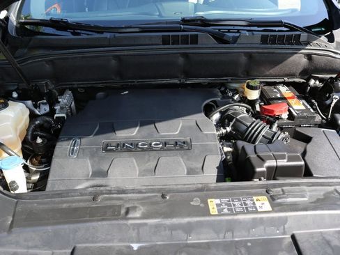 Used 2016 Lincoln MKX Reserve w/ Climate Package FWD image 10