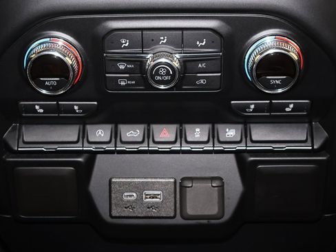 Used 2020 GMC Sierra 1500 SLE w/ SLE Value Package image 30