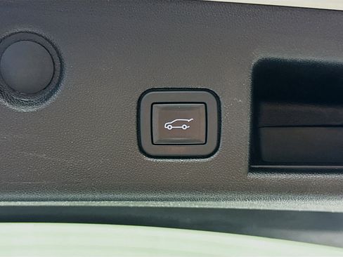 Used 2019 Chevrolet Equinox Premier FWD image 31