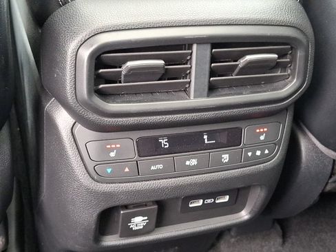 Used 2023 Honda Pilot Elite image 12