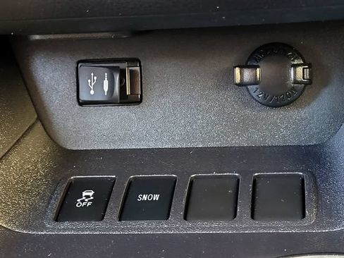 Used 2014 Toyota Highlander Plus FWD image 14