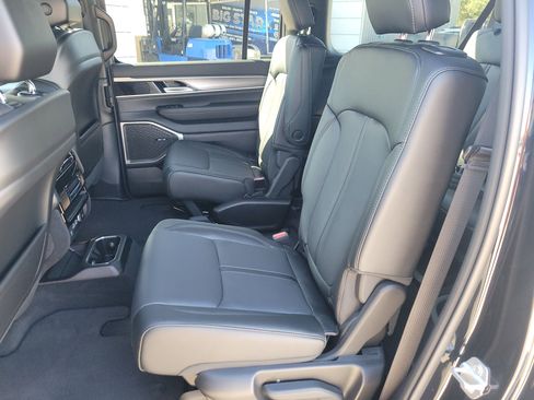 New 2025 Jeep Wagoneer L Series II w/ Premium Group I image 16