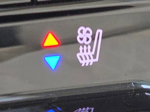 Used 2022 Buick Envision Avenir w/ Technology Package II image 17