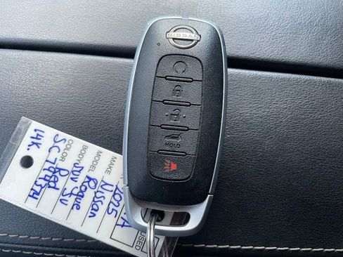 Certified 2025 Nissan Rogue SV image 17