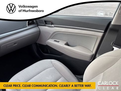 Used 2017 Hyundai Elantra SE image 27