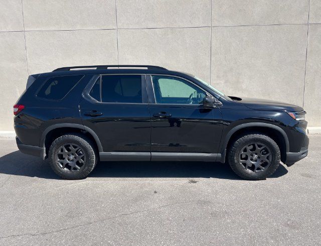Used 2025 Honda Pilot TrailSport image 5
