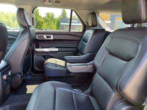 Used 2022 Ford Explorer XLT w/ Equipment Group 202A AWD/4WD image 29